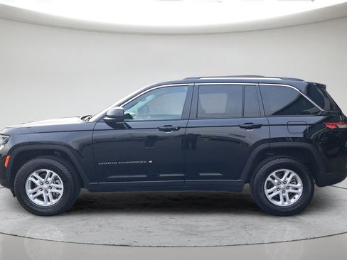 Used 2023 Jeep Grand Cherokee Laredo AWD/4WD image 6