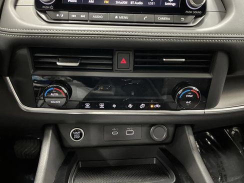 Used 2023 Nissan Rogue SV image 16