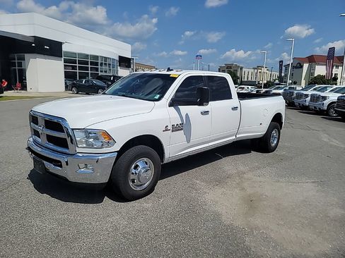 Used 2018 RAM 3500 SLT w/ Luxury Group RWD image 3