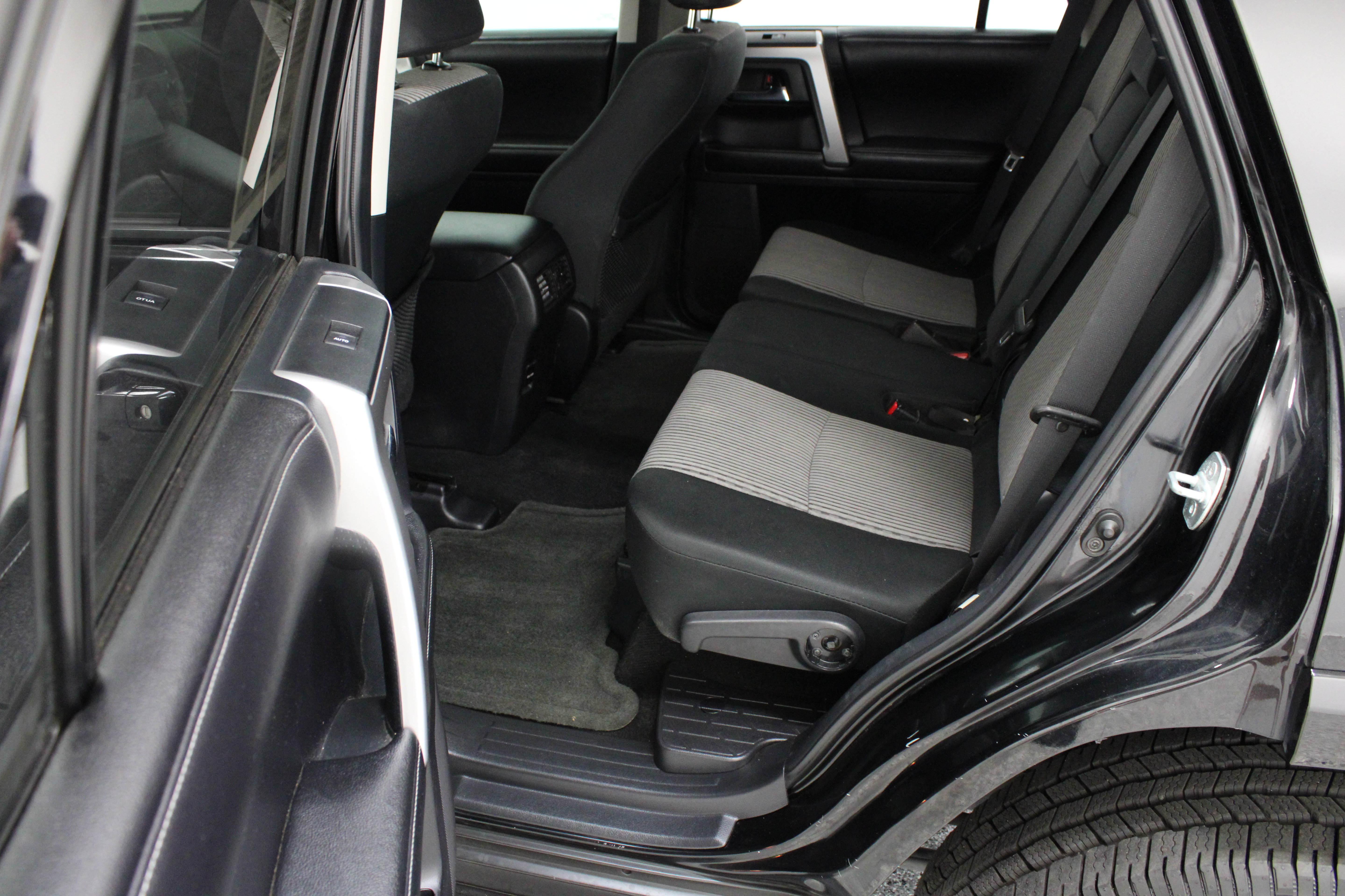 Used 2015 Toyota 4Runner SR5 RWD image 26