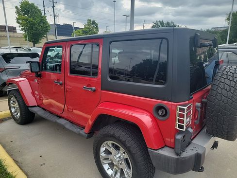 Used 2012 Jeep Wrangler Unlimited Sahara w/ Connectivity Group AWD/4WD image 6