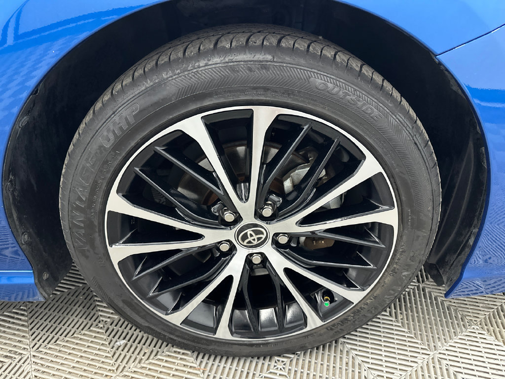Used 2020 Toyota Camry SE w/ Convenience Package FWD image 12