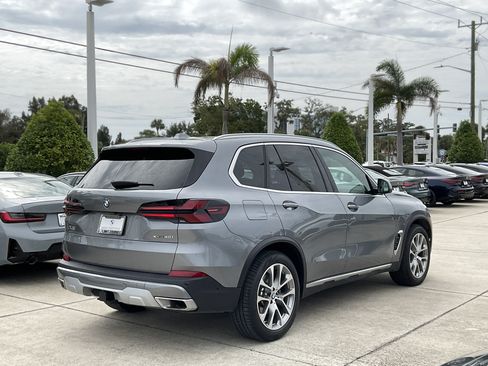 Used 2024 BMW X5 xDrive40i w/ Premium Package AWD/4WD image 4