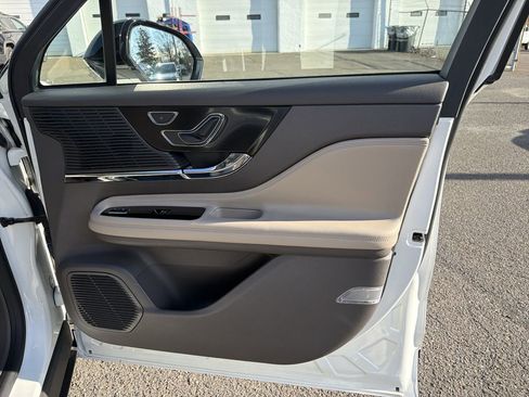 Certified 2022 Lincoln Corsair AWD w/ Premium Package image 14