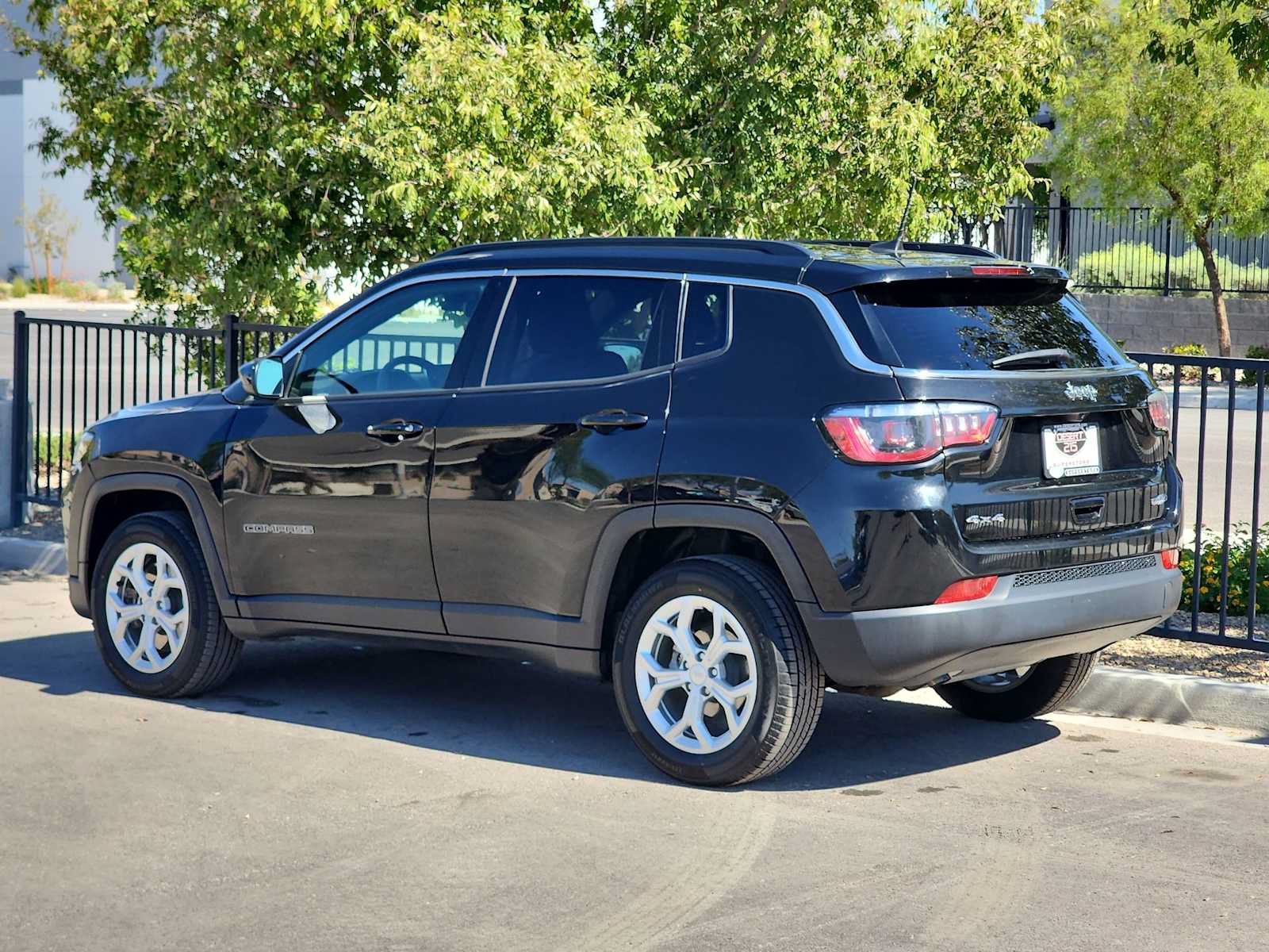 Used 2024 Jeep Compass Latitude AWD/4WD image 6