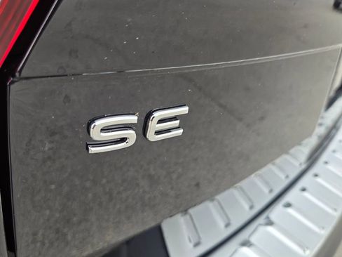 Certified 2023 Volkswagen Tiguan SE FWD image 13