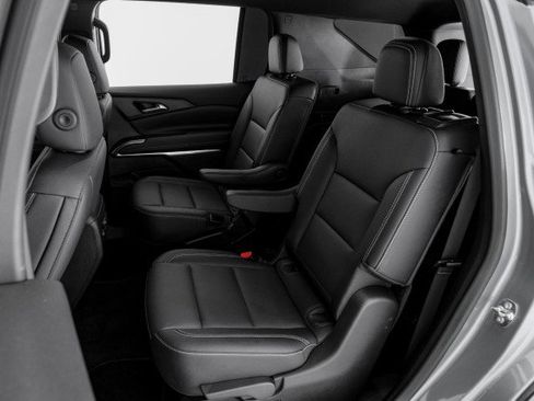 Used 2025 Chevrolet Traverse LT w/ LPO, Floor Liner Package FWD image 38