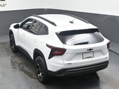 New 2026 Chevrolet Trax LT w/ Driver Confidence Package FWD image 19