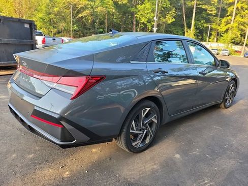 Used 2024 Hyundai Elantra Limited FWD image 5