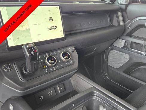 Used 2024 Land Rover Defender 130 X-Dynamic SE image 22