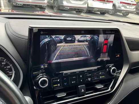 Used 2022 Toyota Highlander Limited image 26