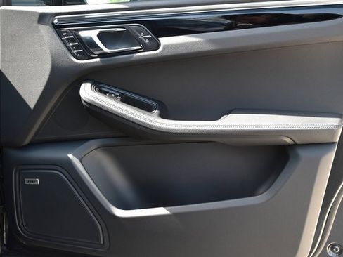 Certified 2025 Porsche Macan image 26