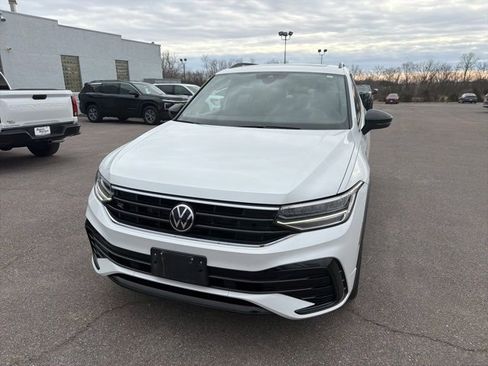 Used 2023 Volkswagen Tiguan SE R-Line image 4