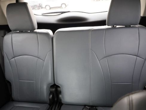 Used 2021 Buick Enclave Essence AWD/4WD image 17