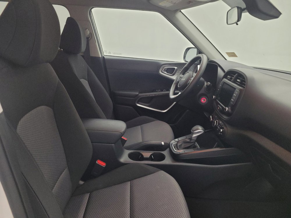 Used 2025 Kia Soul LX w/ LX Technology Package FWD image 21
