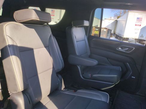 Certified 2024 Chevrolet Suburban Premier w/ Premium Package image 28