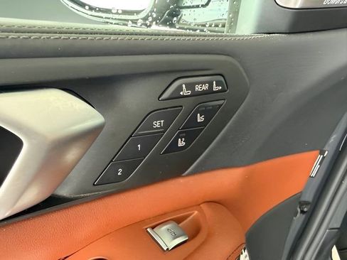 Used 2021 BMW X7 M50i w/ Dynamic Handling Package image 18