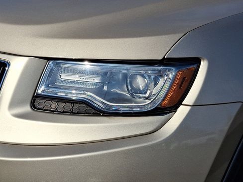 Used 2014 Jeep Grand Cherokee Limited w/ Luxury Group II image 10