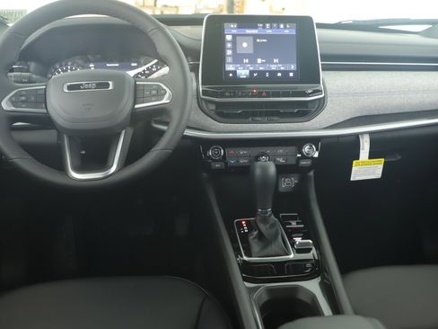 New 2026 Jeep Compass Latitude image 19