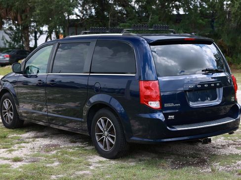 Used 2017 Dodge Grand Caravan SXT FWD image 5