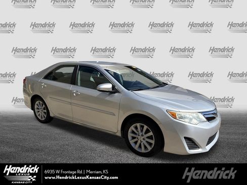 Used 2012 Toyota Camry LE FWD image 1