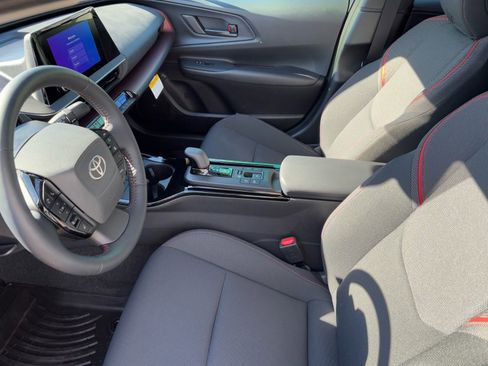 Used 2026 Toyota Prius Plug-In Hybrid image 16