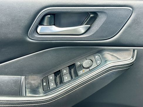 Certified 2024 Nissan Rogue SV AWD/4WD image 22
