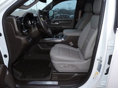 Used 2024 Chevrolet Silverado 2500 LTZ w/ LTZ Convenience Package image 20