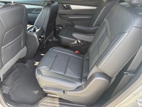 Used 2025 Buick Enclave Preferred image 11