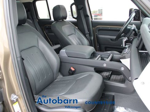Used 2021 Land Rover Defender 110 SE AWD/4WD image 28