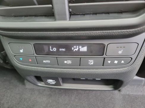 Certified 2025 Honda Pilot Black Edition image 36