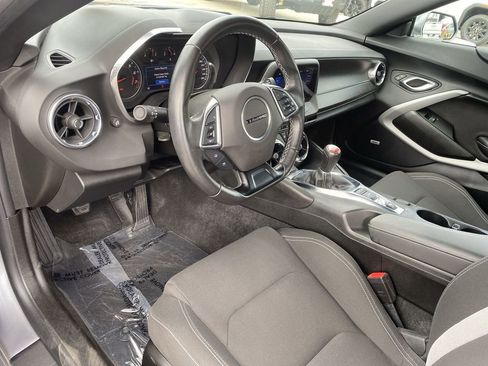 Used 2021 Chevrolet Camaro LT w/ Technology Package image 10