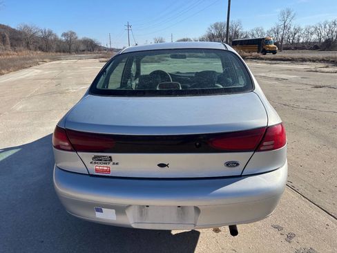 Used 2001 Ford Escort Sedan image 9