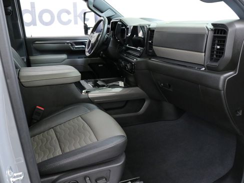 Used 2025 Chevrolet Silverado 2500 ZR2 w/ Technology Package image 28