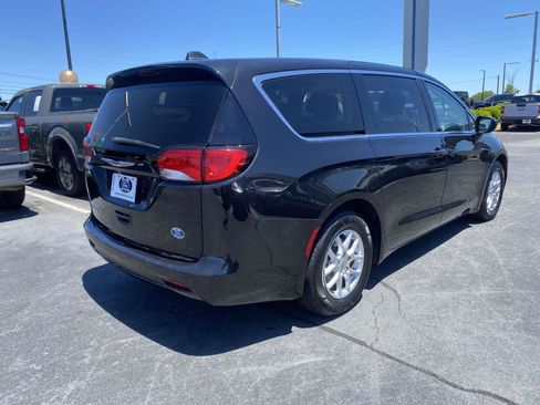 Used 2022 Chrysler Voyager LX FWD image 7