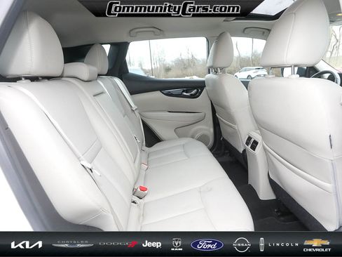 Used 2018 Nissan Rogue Sport SL w/ SL Premium Package image 22