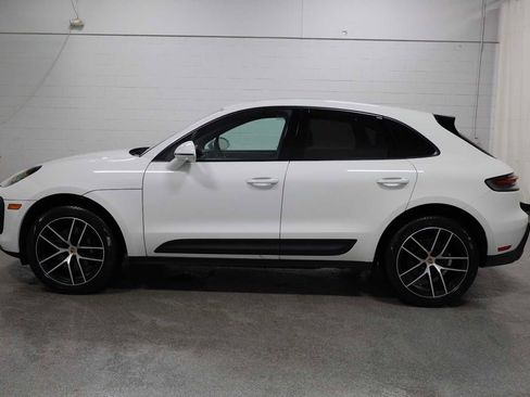 Certified 2025 Porsche Macan image 2