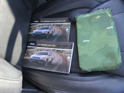 Used 2019 Jeep Cherokee Limited image 33