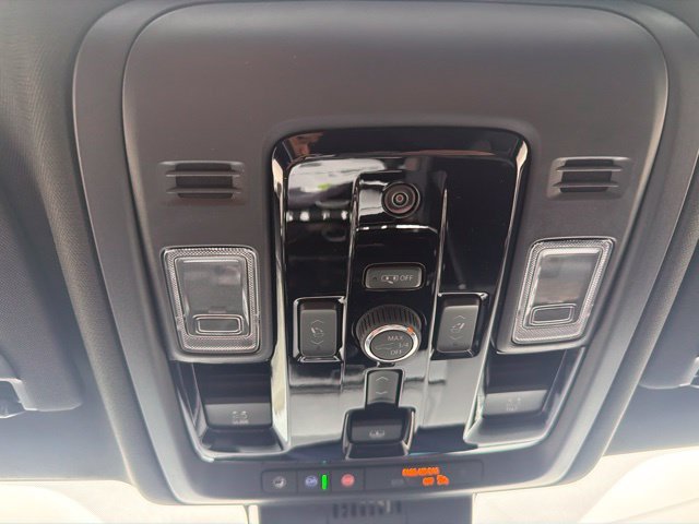 New 2026 GMC Yukon Denali w/ Sun & Power Step Package AWD/4WD image 32