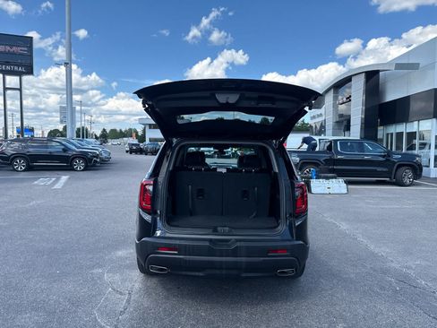 Certified 2023 GMC Acadia SLT w/ Elevation Edition AWD/4WD image 10