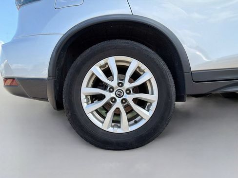 Used 2019 Nissan Rogue S w/ Special Edition Package AWD/4WD image 9