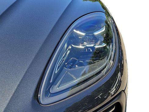 Used 2025 Porsche Macan Turbo AWD/4WD image 10