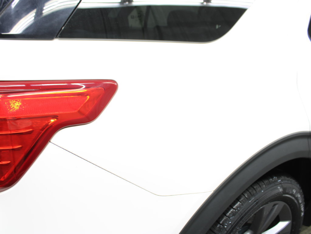 Used 2023 Ford Explorer XLT w/ XLT Sport Appearance Package AWD/4WD image 38