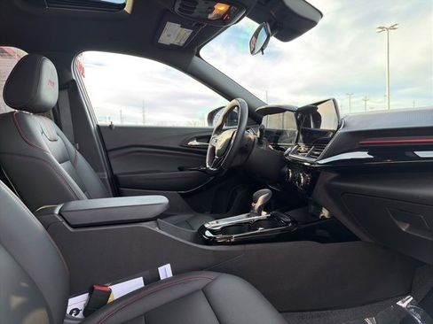 Used 2024 Chevrolet Trax RS w/ Sunroof Package image 30