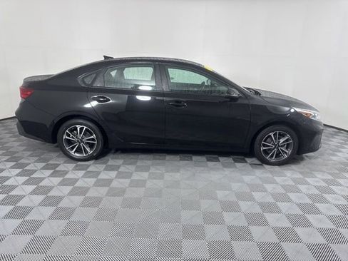 Used 2023 Kia Forte LXS w/ LXS Technology Package FWD image 2