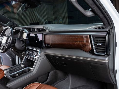 Used 2024 GMC Sierra 2500 Denali Ultimate image 18