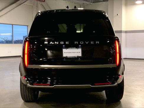 Used 2024 Land Rover Range Rover SE image 4