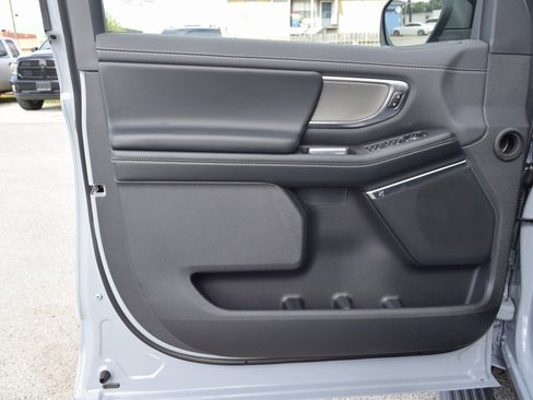 New 2025 Ford Expedition Platinum w/ Driver's Package image 19