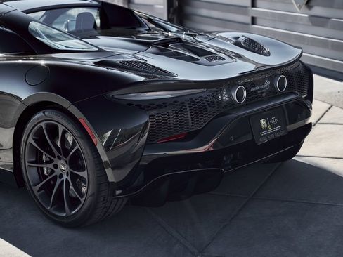 Used 2025 McLaren Artura Spider image 9