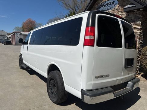 Used 2020 Chevrolet Express 3500 LT w/ LT Preferred Equipment Group RWD image 3